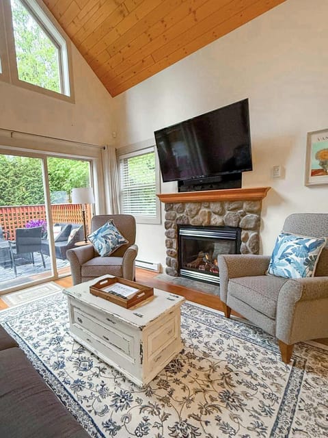 TV and multimedia, Seating area, Evening entertainment