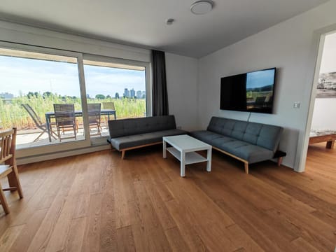 TV and multimedia, View (from property/room), Balcony/Terrace, Living room, Seating area, Evening entertainment