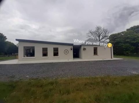 Lakeside Cottage Bed and Breakfast in Longford