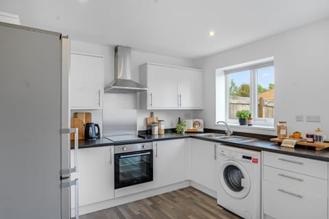 Kitchen or kitchenette, dishwasher, oven, toaster