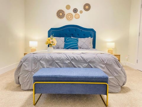 Bed, Photo of the whole room, Bedroom