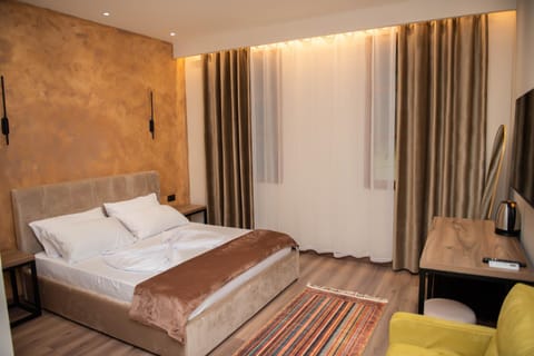 Bed, Photo of the whole room, Seating area