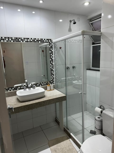 Shower, Bathroom, towels