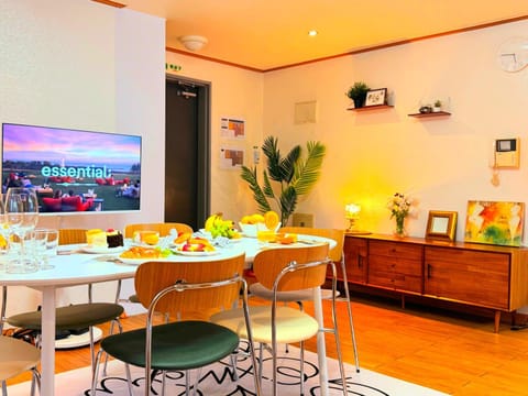 Living room, Dining area
