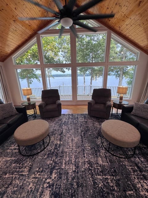 Living room, Lake view