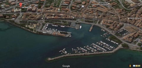 Nearby landmark, Restaurant/places to eat, Neighbourhood, Natural landscape, Bird's eye view, Fishing, Fishing, Snorkeling, Beach, Beach, Windsurfing, Diving, Lake view, Supermarket/grocery shop, Shopping Area