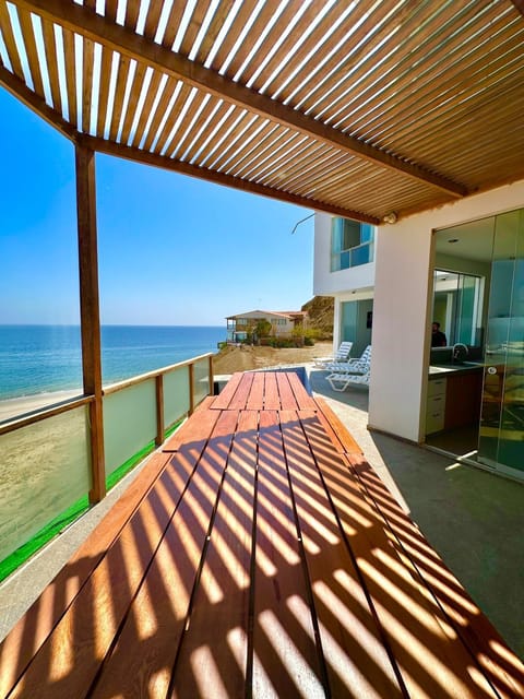 Patio, Communal lounge/ TV room, Day, Balcony/Terrace, Balcony/Terrace, Dining area, Beach, Sea view, sunbed