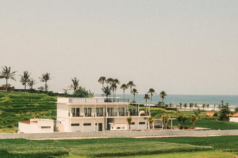 Property building, Day, Neighbourhood, Natural landscape, Sea view