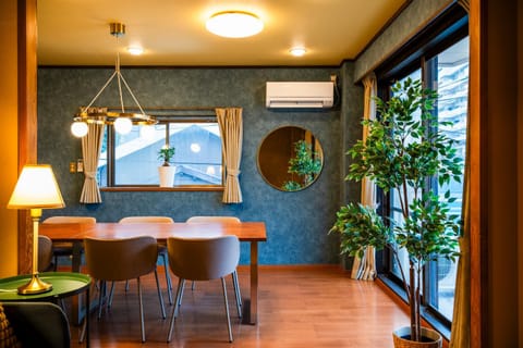 Living room, Seating area, Dining area, air conditioner