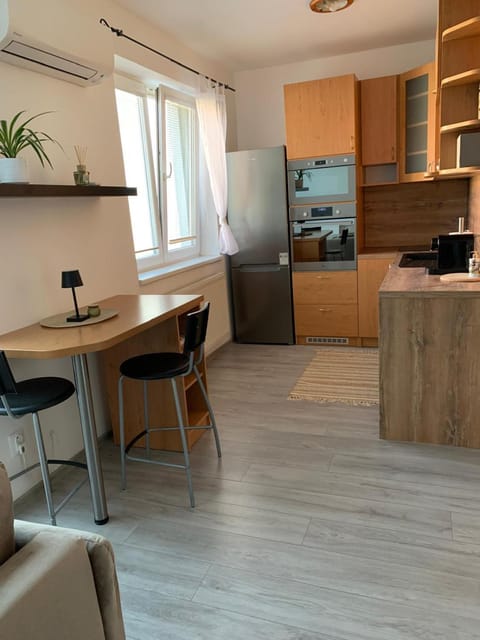 Kitchen or kitchenette, Dining area, oven, stove