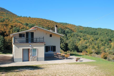 Property building, Facade/entrance, Natural landscape, Garden, View (from property/room), Balcony/Terrace, Garden view, Parking