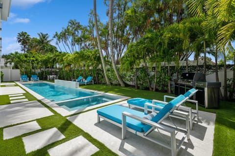 Luxury New Modern Beach Mansion in BEST Location! Villa in Jupiter