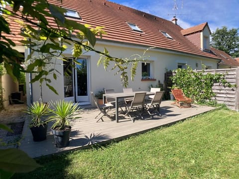 Patio, Garden, Dining area, Garden view