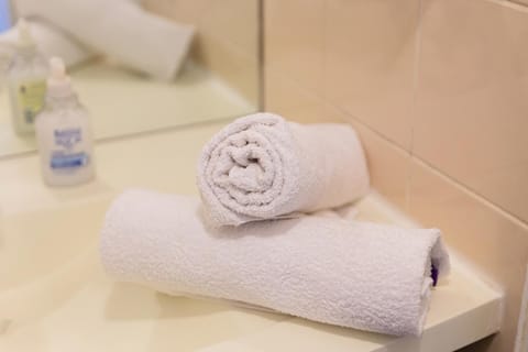 7mn walk to Metro, in ApartHotel Apartment in Puteaux