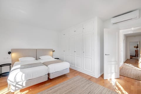 Villa in Marbella with Private Pool & Panoramic Mountain Views Villa in San Pedro de Alcántara