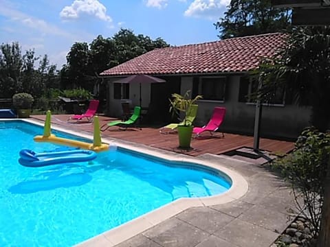 Patio, Swimming pool, sunbed