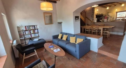 Library, Living room, Seating area