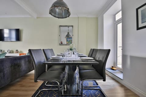 Neath Valley – Family Haven near Waterfalls Bed and Breakfast in Crynant