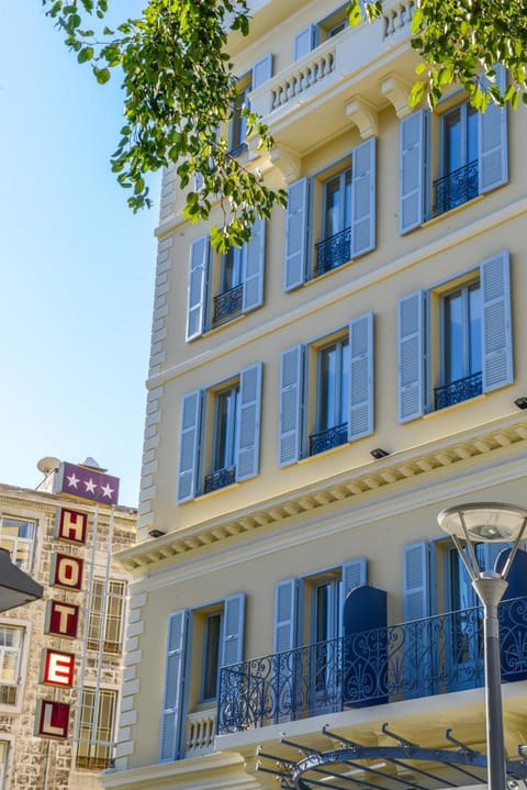 Property building, Facade/entrance