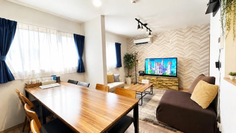 TV and multimedia, Living room, Dining area