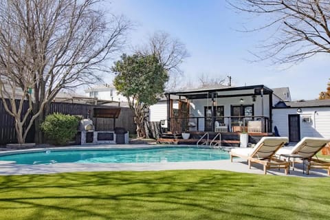 Patio, Day, Garden view, Pool view, Swimming pool, sunbed