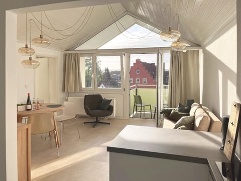 Balcony/Terrace, Living room, Seating area, Dining area