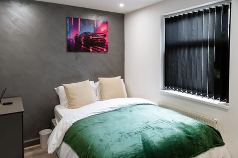 4x Studio Apartments for Contractors, Professionals and Families near Coventry University, City Centre, BHX & NEC Apartment in Coventry