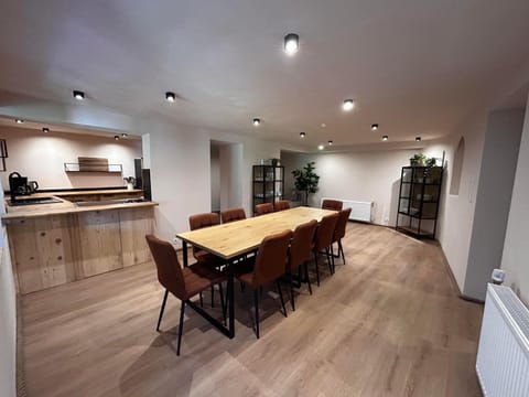 Kitchen or kitchenette, Seating area, Dining area