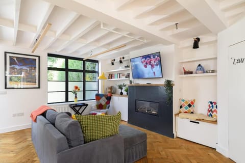 Spacious 4 Bedroom House by Oxford Train Station House in Oxford