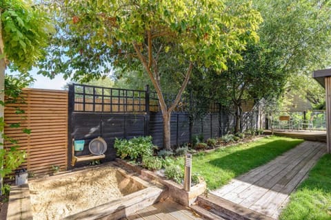 Spacious 4 Bedroom House by Oxford Train Station House in Oxford