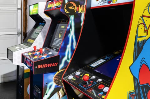 Stylish House with Hot Tub, Fire Pit Pool table near Denver House in Westminster