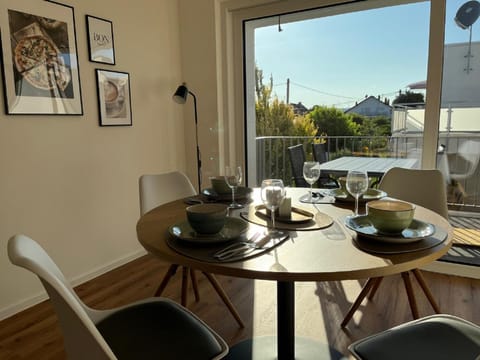 Balcony/Terrace, Living room, Seating area, Dining area