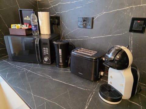 Coffee/tea facilities, Kitchen or kitchenette, microwave, toaster