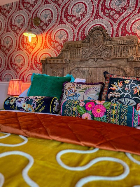 Bed, Decorative detail, Bedroom