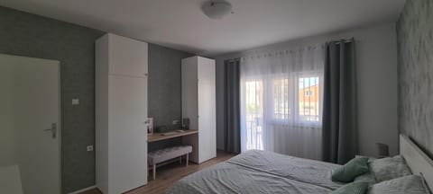 Bed, Photo of the whole room, Bedroom, wardrobe