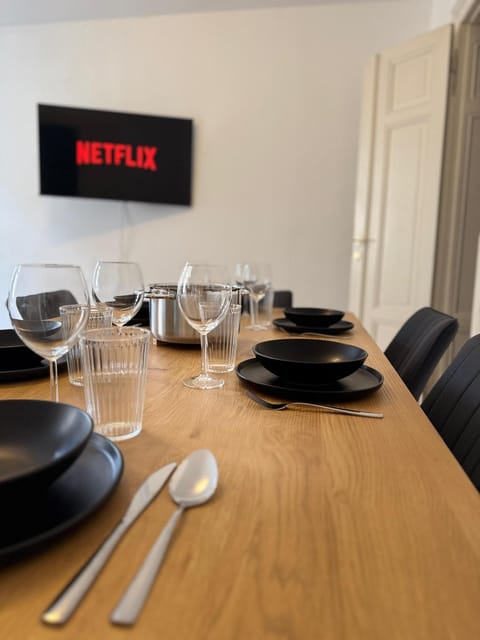 Property building, TV and multimedia, Dining area