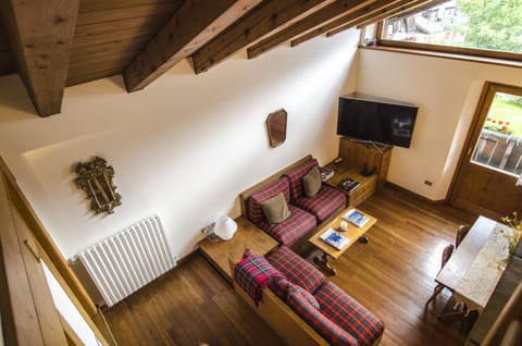 Communal lounge/ TV room, Living room