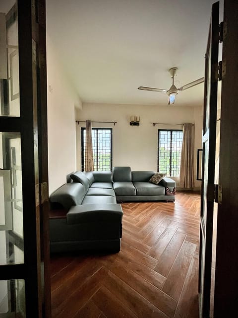 Living room, Photo of the whole room, Seating area
