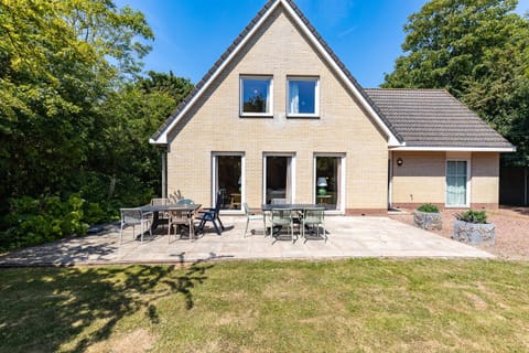 Vrijvakantiehuis Jhr de Casembrootplein 33 House in Domburg