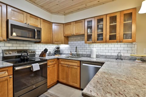 Private Killington Home with Indoor Hot Tub and 2 Living Rooms House in Mendon