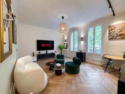 Communal lounge/ TV room, TV and multimedia, Living room, Seating area