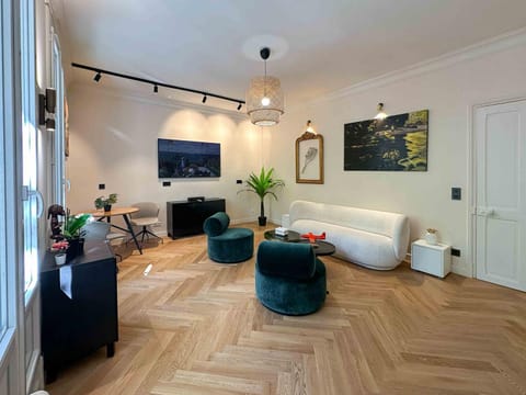 TV and multimedia, Seating area