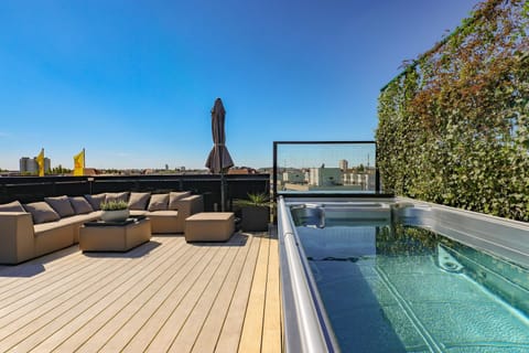 View (from property/room), Balcony/Terrace, Balcony/Terrace, Swimming pool, Swimming pool