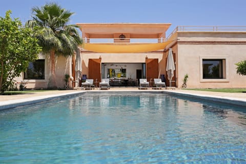 Facade/entrance, Spring, Day, Garden, Balcony/Terrace, Living room, Dining area, On site, Swimming pool