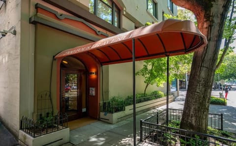 Secure updated apartment in Belltown Apartment in Belltown