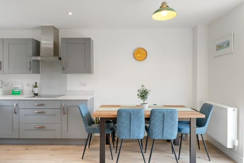 Modern Home in Dartmouth Private Parking & Garden House in Dartmouth