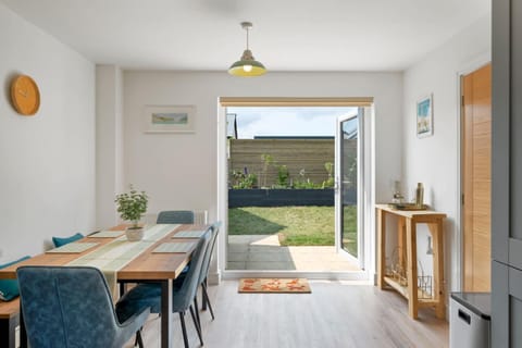 Modern Home in Dartmouth Private Parking & Garden House in Dartmouth