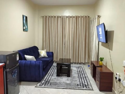 TV and multimedia, Living room, Seating area, Evening entertainment