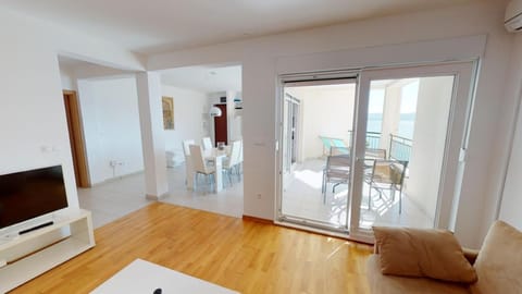 Apartments Andrea - Beachfront & Sea-view Terrace Apartment in Split-Dalmatia County