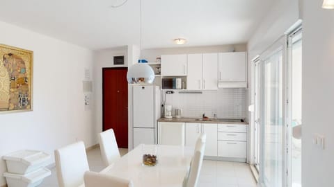 Apartments Andrea - Beachfront & Sea-view Terrace Apartment in Split-Dalmatia County